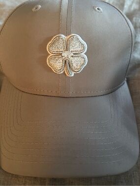 LIVE LUCKY Women’s Clover Embroidered golf hat
